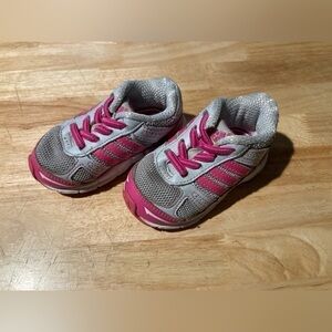 4/$25 Adidas adifast Toddler shoes in size 5K in good condition
